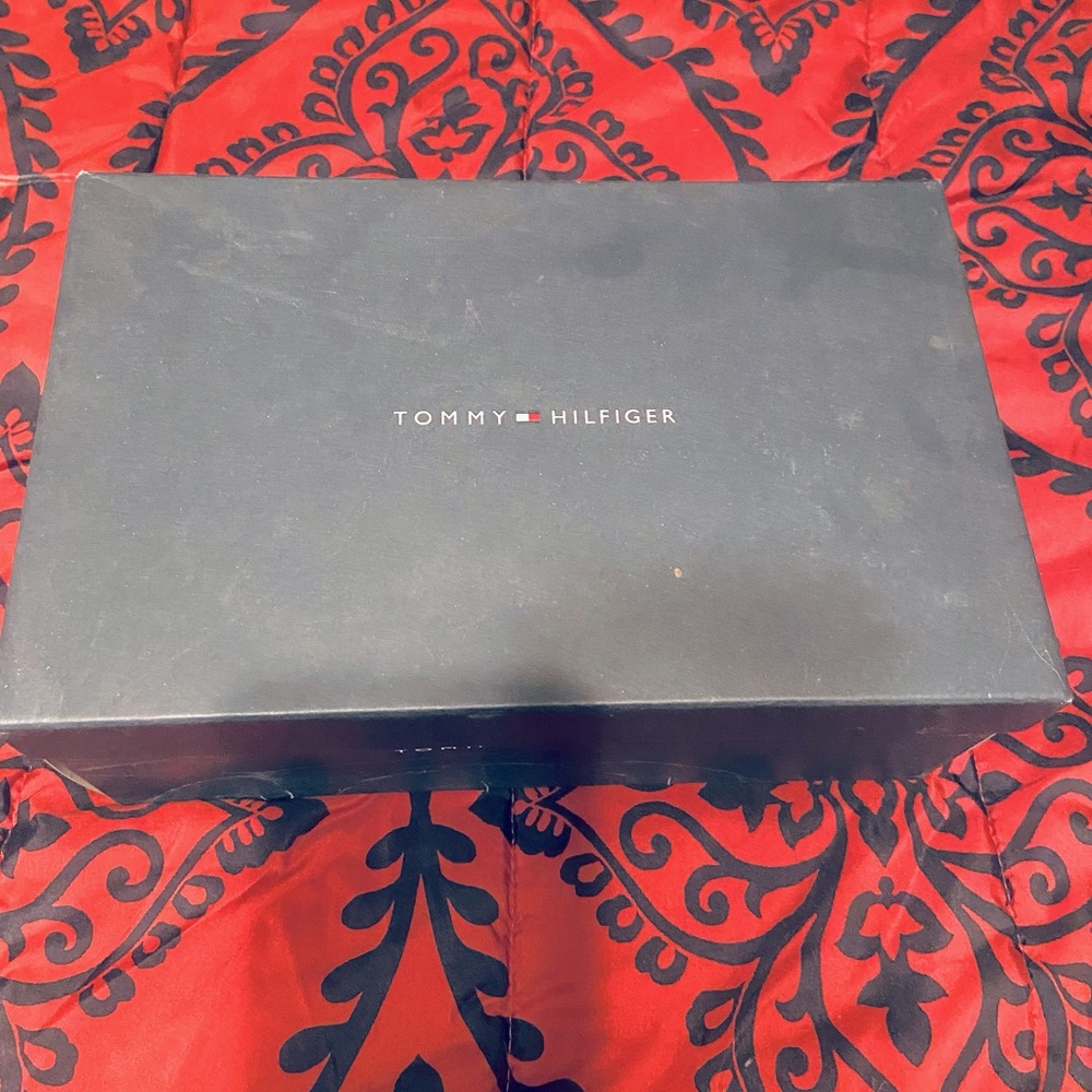 Signature Hilfiger casual shoe NEW